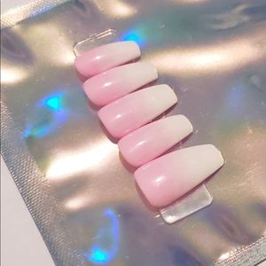 BUY ONE GET ONE FREE❗️Pink Ombré Press Ons💖🤍